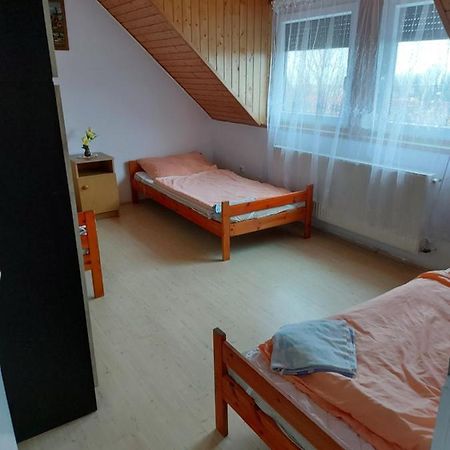 Отель Kekturas-Tora Nyilo Badacsonyi Privat Berlemeny Бадачоньтомай Экстерьер фото